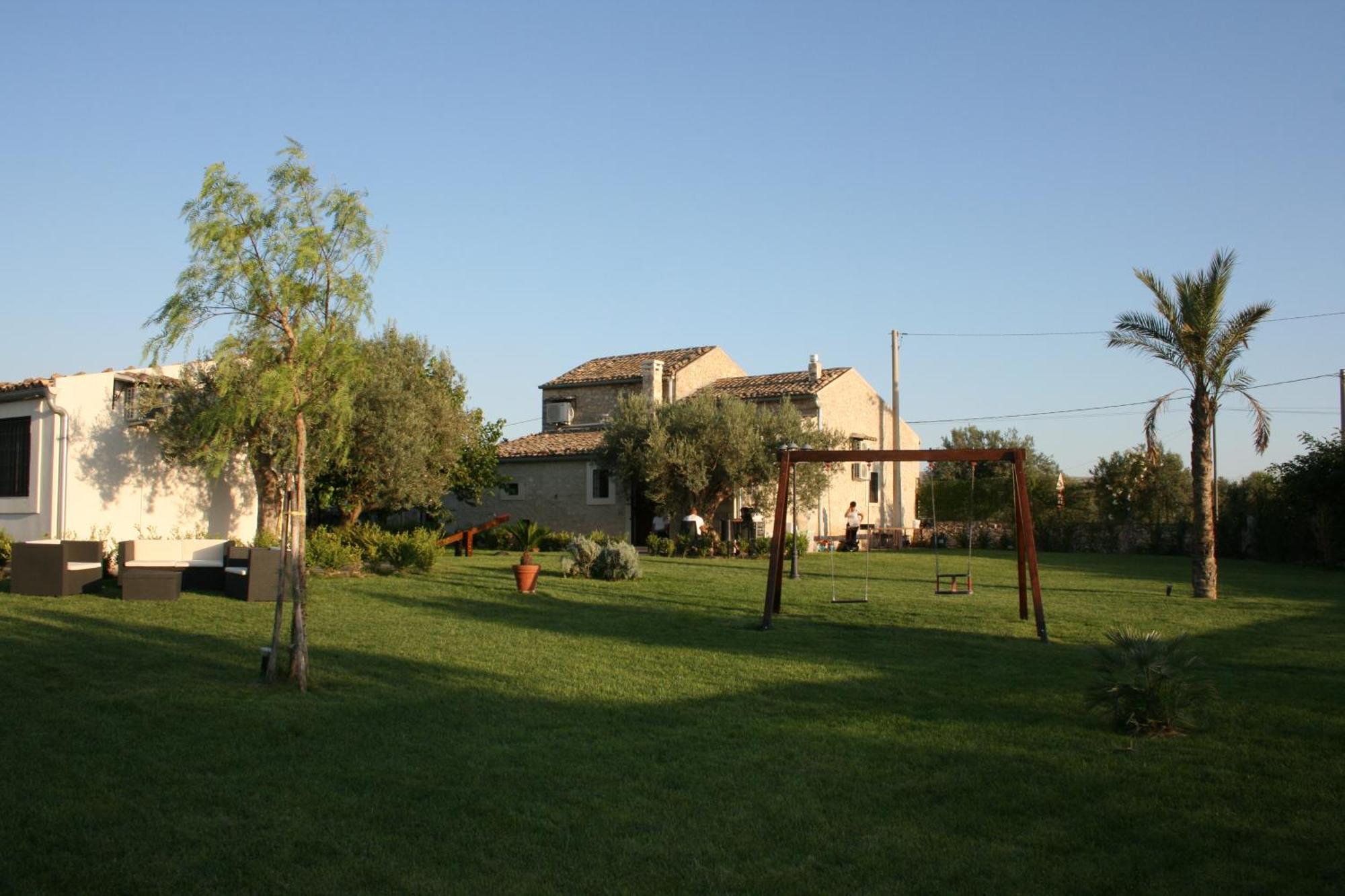 Serravalle Relais & Country Villa With Private Pool - Esclusive Use Chiaramonte Gulfi Exteriör bild