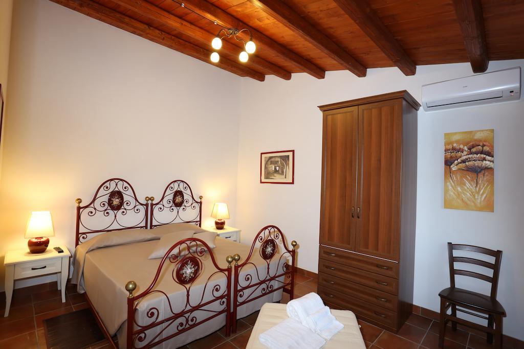 Serravalle Relais & Country Villa With Private Pool - Esclusive Use Chiaramonte Gulfi Rum bild